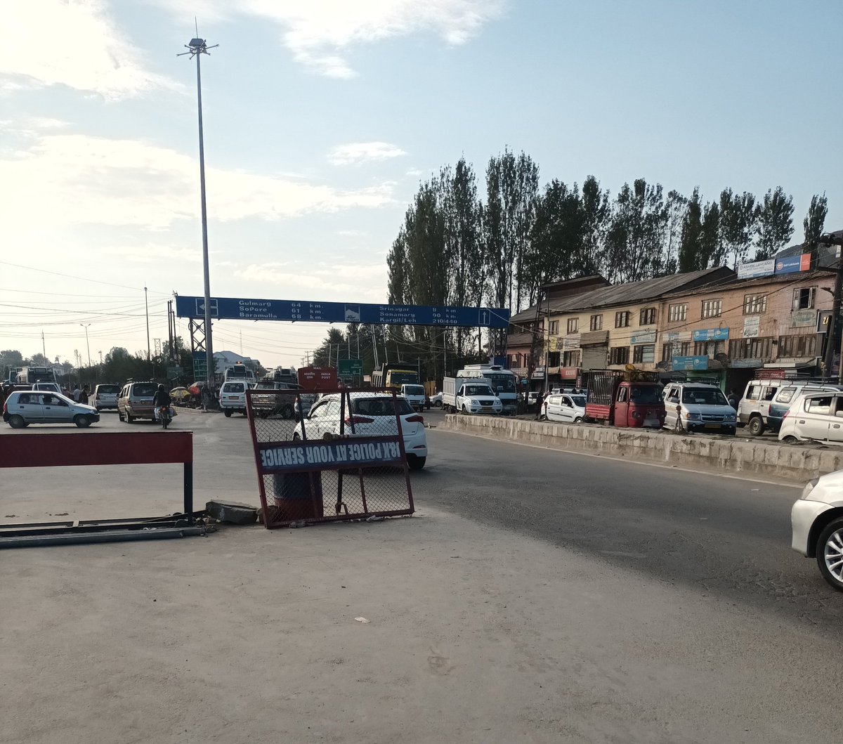 <a href="/rjnasirkashmir/">RJ Nasir</a> <a href="/SSPTFCSGR/">Traffic City Srinagar.</a> <a href="/dpssgr/">Delhi Public School Srinagar</a> <a href="/muzaffar_786/">Muzaffar Mahmood</a> Daily thousands of #pedestrians including #Students #sportsmen #officegoers pass through those important junctions in #srinagar city which sans #zebra crossings/crosspath 
Who is responsible for mantinance of #roadsafety infrastructures &amp; for #PedestrianSafety 
@JKgrievance