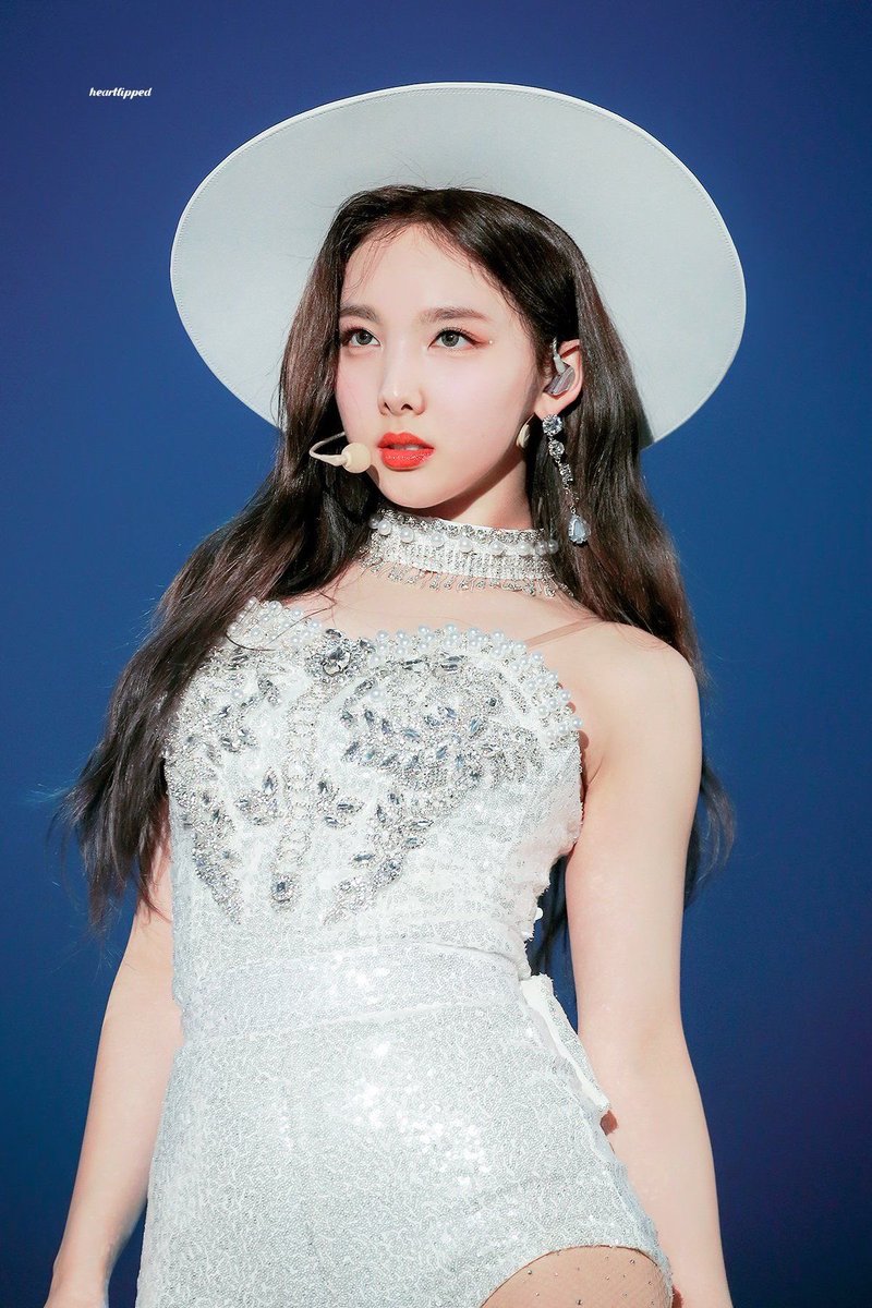 archivenayeon's tweet photo. everyone’s dream girl, im nayeon https://t.co/vXDnkaCydS