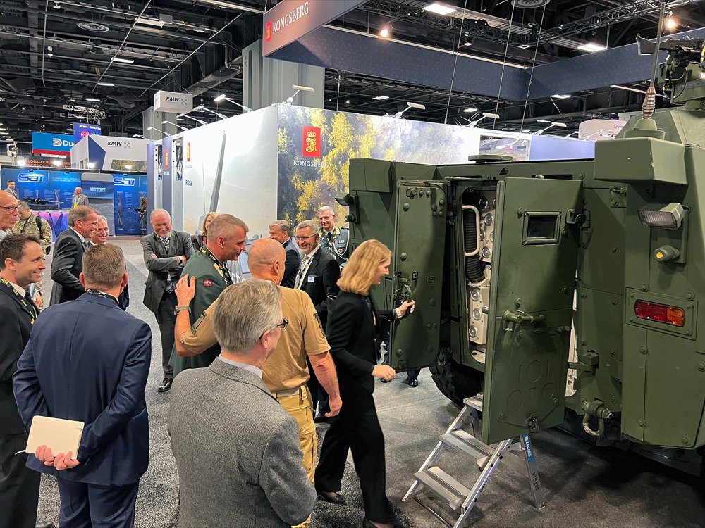 group_patria's tweet photo. Great day at #AUSA2022👍#PatriaNemo on top of #PatriaAMV 8x8 providing the best mobility, survivability & fire power. #Patria’s EVP Jukka Holkeri accompanied by Norway’s delegation with Chief of Army Lars S. Lervik & Gro Jære of Defence Material Agency. #whenifisnotanoption https://t.co/JFgHUAuI0n