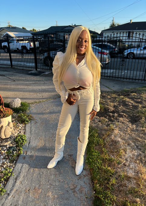 Real Talk With Goldie Comin October 20 https://t.co/LUHcezc6Jg<a href="/tag/newprofilepic"class="tags"><span>#newprofilepic</span></a>