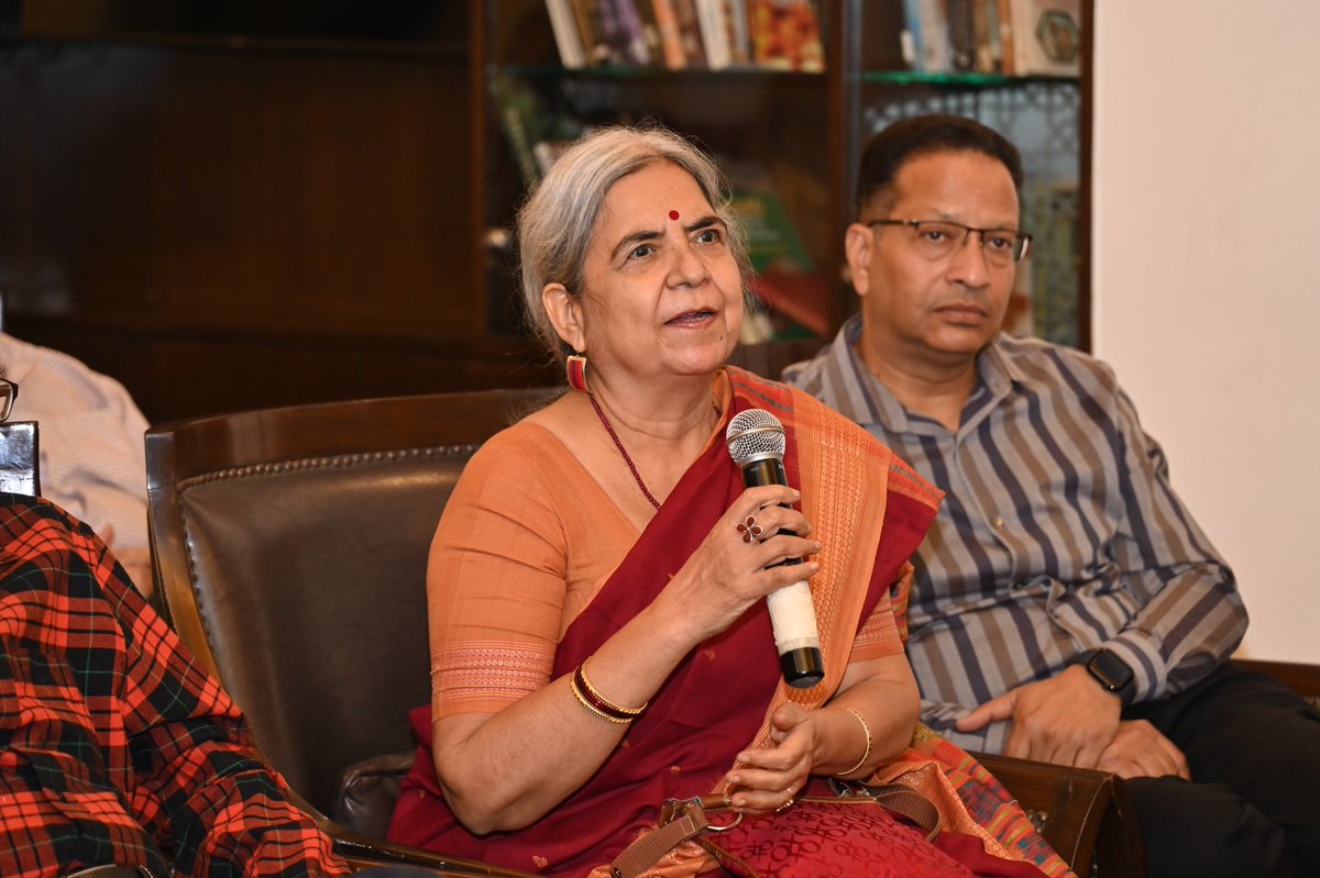 FoundationPK's tweet photo. A very interactive session at Write Circle #Jaipur with Saksham Garg.

@sakshamgarg94 @UrviBhuwania @FoundationPK @SiyahiJaipur @ITCRajputana @spagia_f @ehsaaswomen https://t.co/oMErG2sPR5