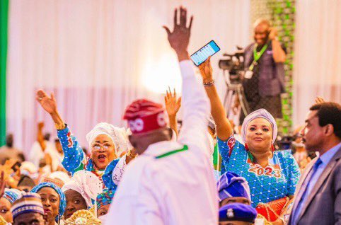 Laaycon's tweet photo. The youth love him, The women trust him… what more can you ask for. This is refined grace and the result of dedication to progressive Lagos and Nigeria. JAGABAN is coming 2023. #BAT2033 … @Qdpaper2 @Mr_JAGs amplify https://t.co/gElXrQlt4b