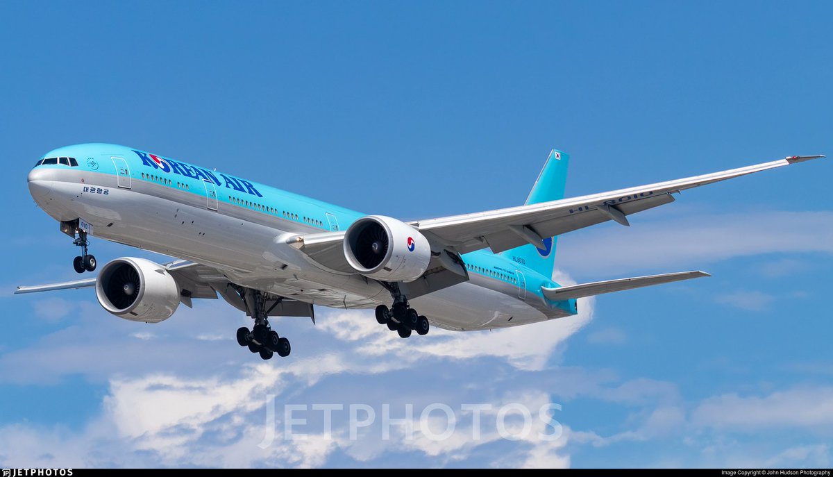 JetPhotos's tweet photo. A Korean Air 777 landing in Los Angeles. https://t.co/m0MMXh7TNW © John Hudson https://t.co/2FbFZojL8k