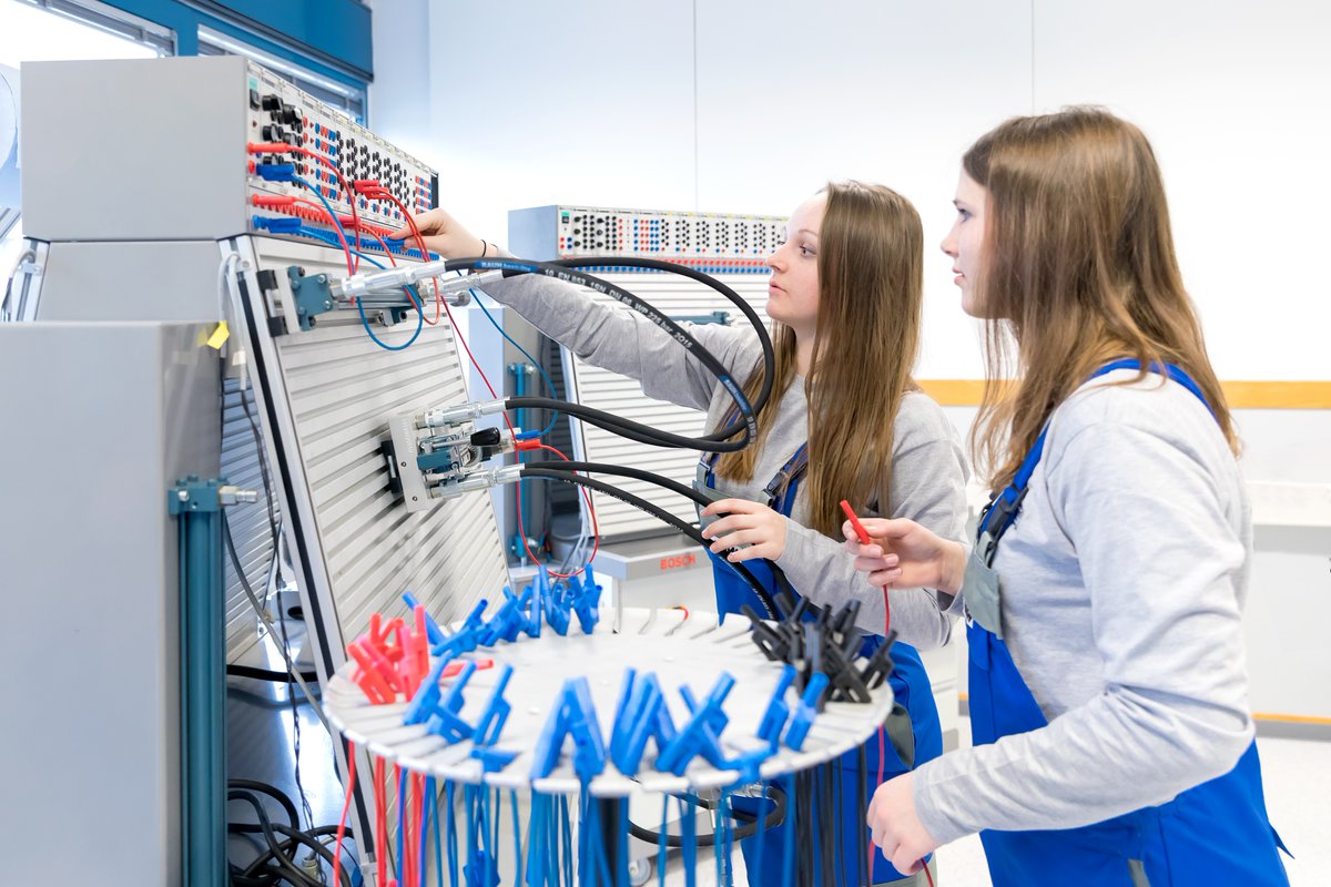 wackerchemie's tweet photo. Nach dem Motto „Weil ich's kann!“ bietet unser Burghauser Berufsbildungswerk #BBiW, welches nun sein 50. Jubiläum hatte, hervorragende Startchancen für Mädchen und Jungen.
https://t.co/ohGYEeWv50
#DayoftheGirl2022 #IDG2022 #Chancengeber https://t.co/JOachj0SD5