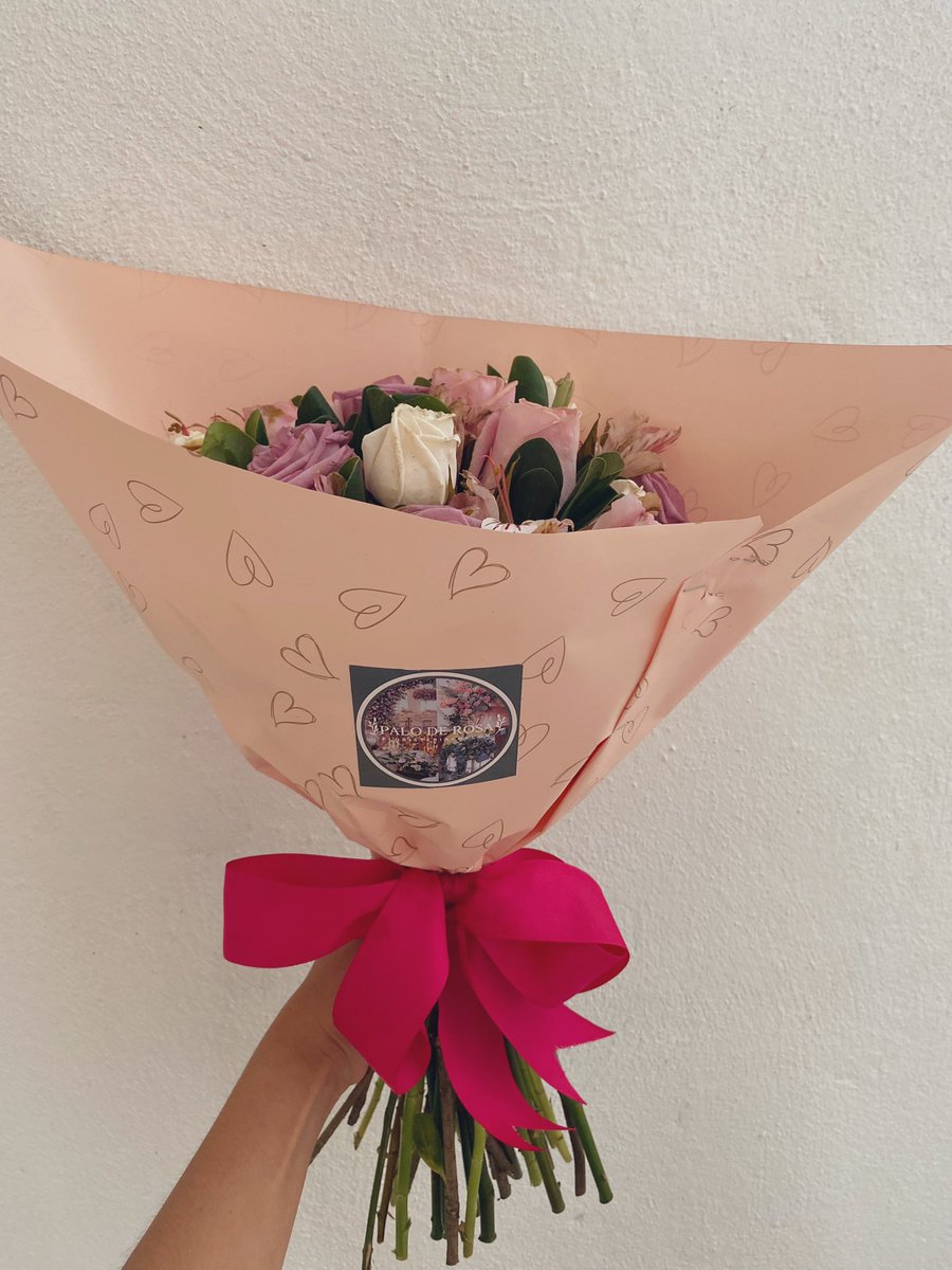 c_zimrit's tweet photo. Que me mande flores al trabajo💗 https://t.co/7GJFgEvGlN