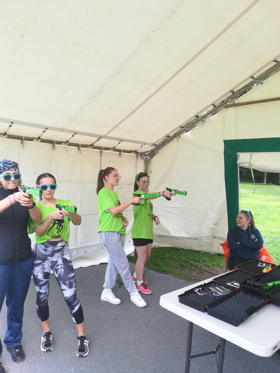 LpoCornu's tweet photo. Participation de nos élèves à la #colourRun dans le cadre de l'#unss de Normandie : promouvoir le sport scolaire Normand.
Au programme une "course " de 3kms,  des animations telles que le vélo smoothie, le tir laser, le lancer de poudres colorées, concert et danse. https://t.co/A5ZGNvRWiD