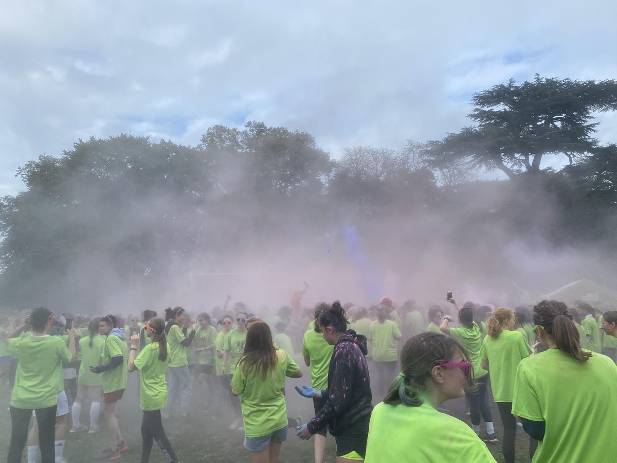 LpoCornu's tweet photo. Participation de nos élèves à la #colourRun dans le cadre de l'#unss de Normandie : promouvoir le sport scolaire Normand.
Au programme une "course " de 3kms,  des animations telles que le vélo smoothie, le tir laser, le lancer de poudres colorées, concert et danse. https://t.co/A5ZGNvRWiD