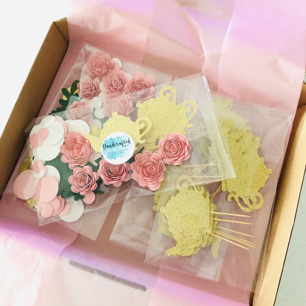 handcrafted_bel's tweet photo. Tea anyone? This teapot 🫖 confetti with hand-rolled flowers and matching teapot cupcake toppers is a perfect table decoration for your next high tea or bridal shower 🌸

https://t.co/IzlmCvvGJR

#teaparty #teapartytheme #highteatime #confetti #bridalshowerdecor #partyshop https://t.co/LWd6N4jfeQ