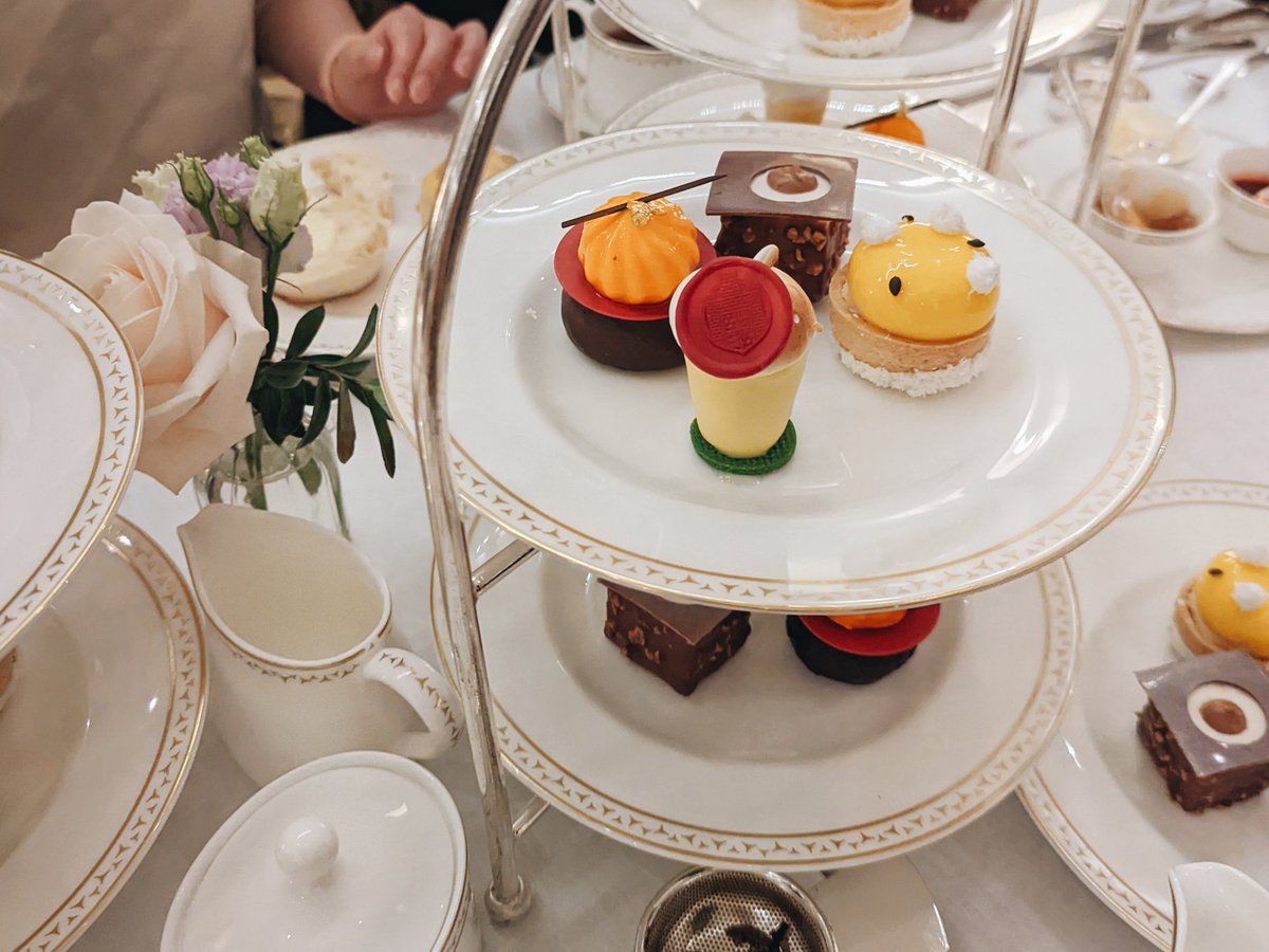 taberumy's tweet photo. ロンドンのアフタヌーンティーお気に入りを上げてみよう

①The Dorchester Hotel (改装営業中)
ホテル系では一番好き
サンドイッチがハイライトで、平均点がとても高い

②Harrods
少しリーズナブルでここもサンドイッチがおいしい
気負いたくないならここかな
スコーンだけちょっと微妙なのが玉に瑕 https://t.co/TmcJAAhVYl