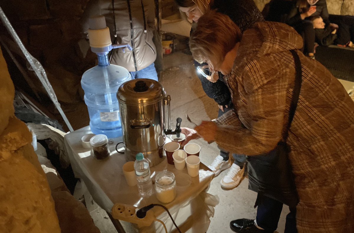 Nationwide air-raid alerts happening now throughout #Ukraine w/ reports of #Russian missiles en route. Seems to be a repeat of yesterday. Many people gathering calmly in appointed shelters, including this one in #Lviv w/ makeshift sofas and even coffee.