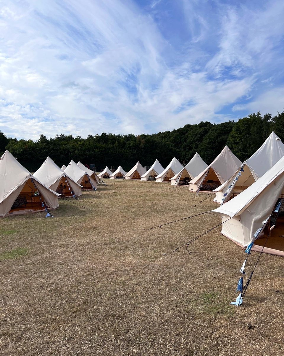 Is it too early to do a throwback to the summer 🤔☀️ We think not… especially with this amazing glamping village set up by Life’s a Pitch ⛺️

✨ For more details about this wedding supplier, check out the link below 👇 
🔗 marriedinkent.co.uk/wedding_suppli…

#kentwedding #kentbride