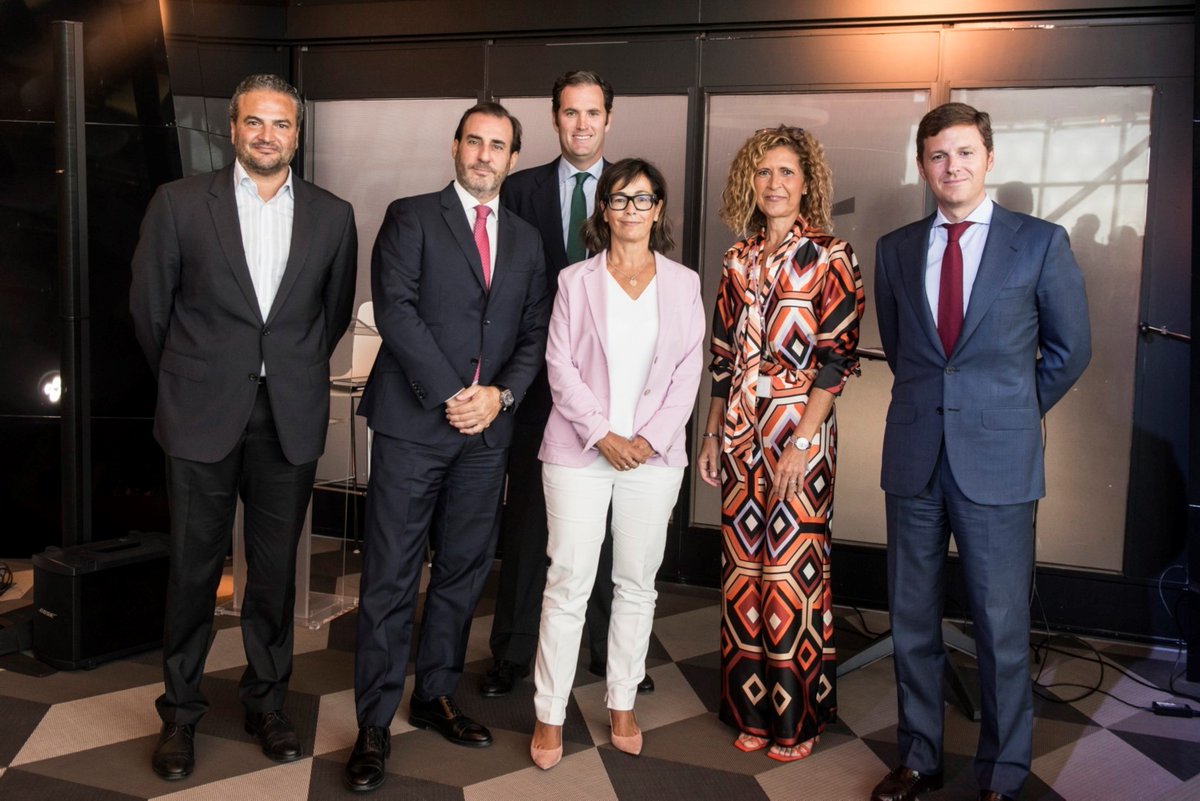 CBRE_es's tweet photo. Fernando Fuente, Senior Director de Valuation &amp; Advisory Services en CBRE España, participó en un evento organizado por @RICSnews España y @EY_Spain donde se abordaron temas claves en las profesiones de #auditoría y #valoración.

#ValuationsByCBRE #CBREVAS https://t.co/2rCHtz1SaX