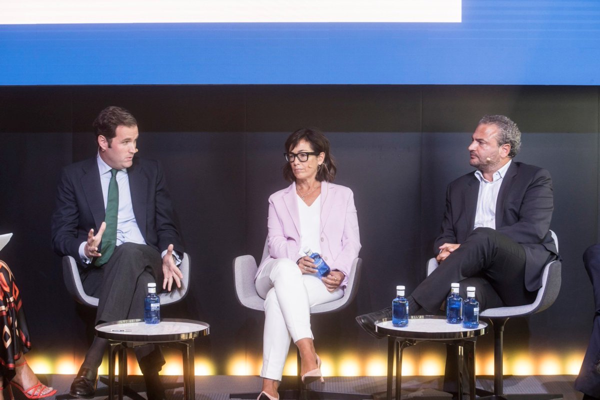 CBRE_es's tweet photo. Fernando Fuente, Senior Director de Valuation &amp; Advisory Services en CBRE España, participó en un evento organizado por @RICSnews España y @EY_Spain donde se abordaron temas claves en las profesiones de #auditoría y #valoración.

#ValuationsByCBRE #CBREVAS https://t.co/2rCHtz1SaX
