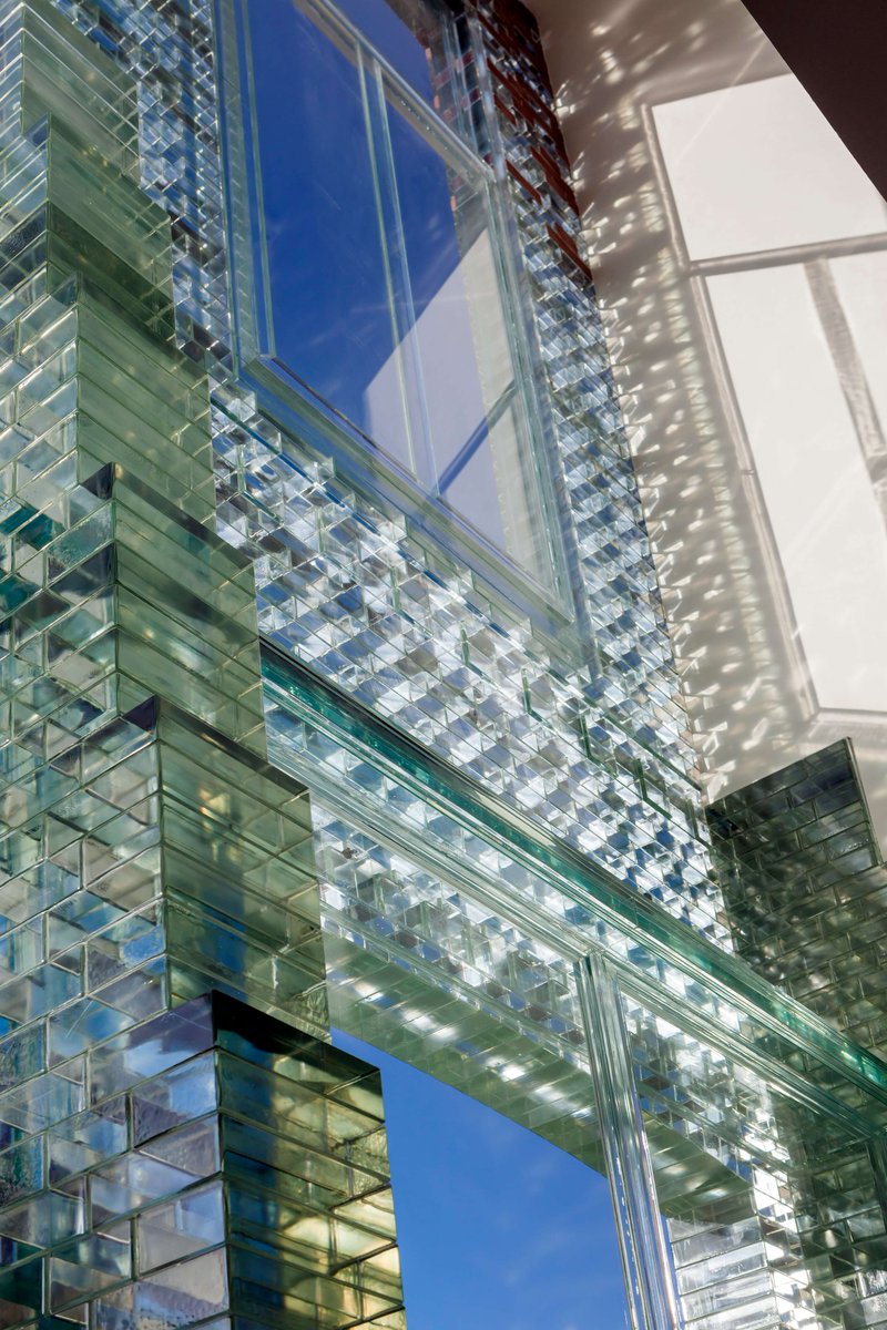 robertsonsbps's tweet photo. Poesia hand-cast glass bricks reimagine the future of glass construction at Crystal Houses. @poesiaglass bricks are now available exclusively in Australia through Robertson's Building Products. @mvrdv #warenar #wesselszeist
#poesiaglass #glassbricks #robertsonsbuildingproducts https://t.co/1PfVFLgPJu