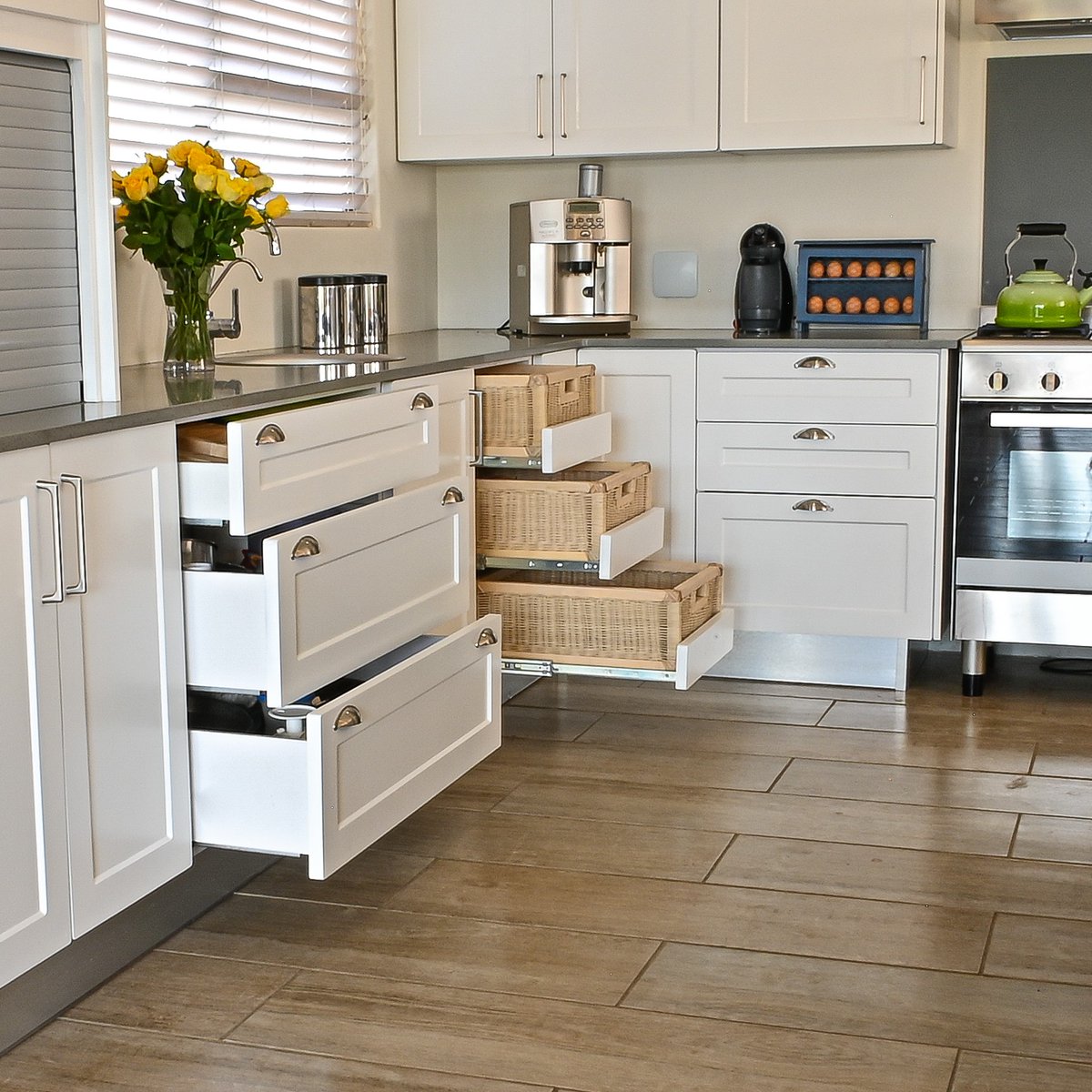 ErgoDesigns's tweet photo. #TipTuesday – Make use of Drawers
If there’s room in the kitchen, it’s worth thinking about drawer units instead of side-hinged base cabinets. This will allow easy use of the full cabinet depth. #kitchenstorage #drawers #kitchendesign #kitchenlayout #functionallity https://t.co/KDPGQgBuef
