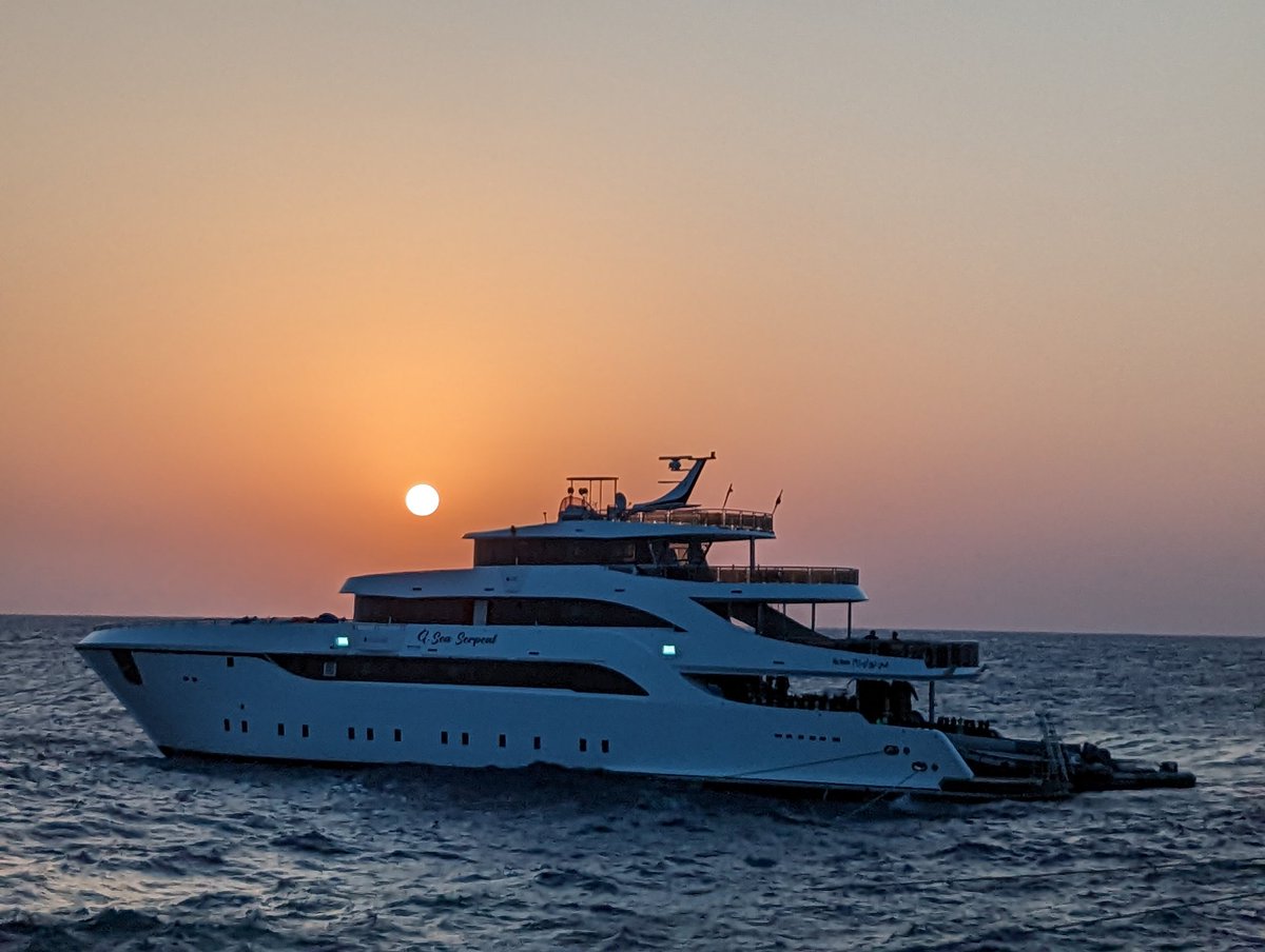 ChLightmagic's tweet photo. #elphinstone #egypt #liveaboard https://t.co/ZZ1PMk8F0v