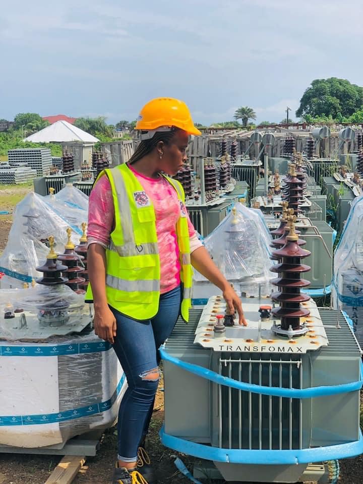AlasMoJ's tweet photo. These young #Liberian women have broken the glass ceiling to become #electricaltechnicians in a male-dominated profession. Go on, girls. What men can do, women can do, even better. @MaEllenSirleaf @unwomenliberia #FEJAL @UnionLiberia @upjit_jeety  @abdoulayebai @LIBLATESTNEWS https://t.co/VhLvaxhhug