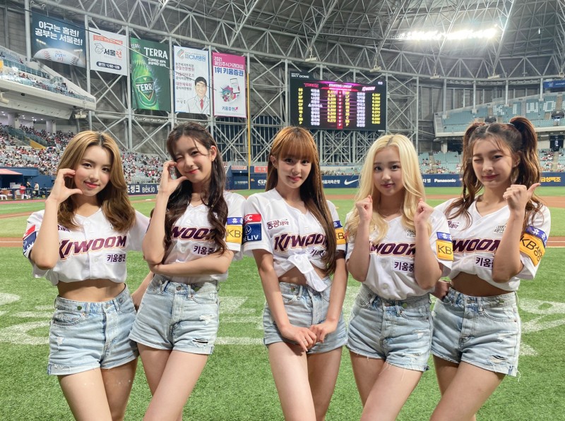 myhurai's tweet photo. 2022년 한국프로야구(KBO) 리그 여자 아이돌 #시구 #시타 정리

4월: https://t.co/jhzLWZe1BM

5월: https://t.co/CoufpeIa2o

6월: https://t.co/vxvQk3Jztp

7월: https://t.co/nPYoL7G0br

8월: https://t.co/D6VpjqsiQa

9·10월: https://t.co/xrrwRqusBk https://t.co/4CXiTm24n9