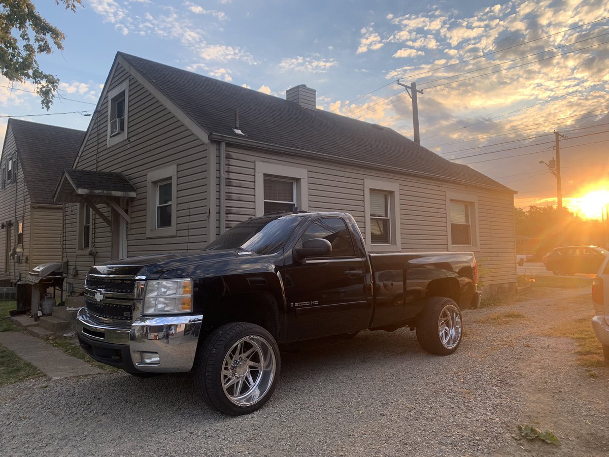 travis_rookss's tweet photo. I haven’t been on this app in over a year.. I’ve bought a truck or two have a new Harley and I have a wonderful girlfriend @Carley_bowling https://t.co/wmoauhPOKt