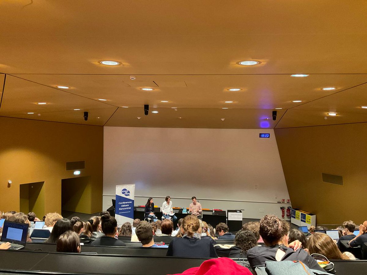 GrandEstEcolo's tweet image. 🗣️ @laurecassaigne animait hier la conférence de @ScPoForum autour du livre "Ralentir ou périr" de @timparrique 

🌱 Un beau moment de réflexion sur nos modes de vie et notre rapport à la consommation