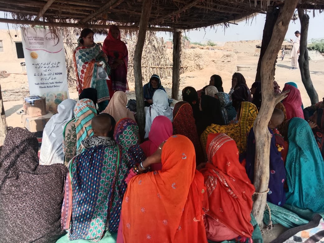 SRSO_Official's tweet photo. SRSO Khairpur Office arranged sessions for pregnant ladies and guided them to use life-saving delivery kits and distributed birth kits to flood-affected communities of taluka Kot Diji, With the support of Safe Delivery Safe Mother (SDSM). #floodinSindh #savelives #TogetherWeCan https://t.co/8Kw8M6ImFu