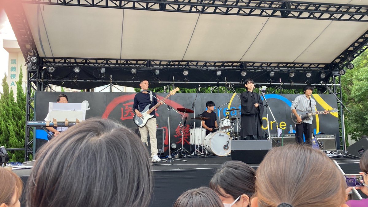 BARAHOO_live's tweet photo. ３年ぶりの学生ライブで、例年よりも少ないバンドで臨んだ医学祭でしたが、皆さん観に来て下さってありがとうございました😭
来年もまたよろしくお願いします🤲 https://t.co/iY4Bw1eUOJ