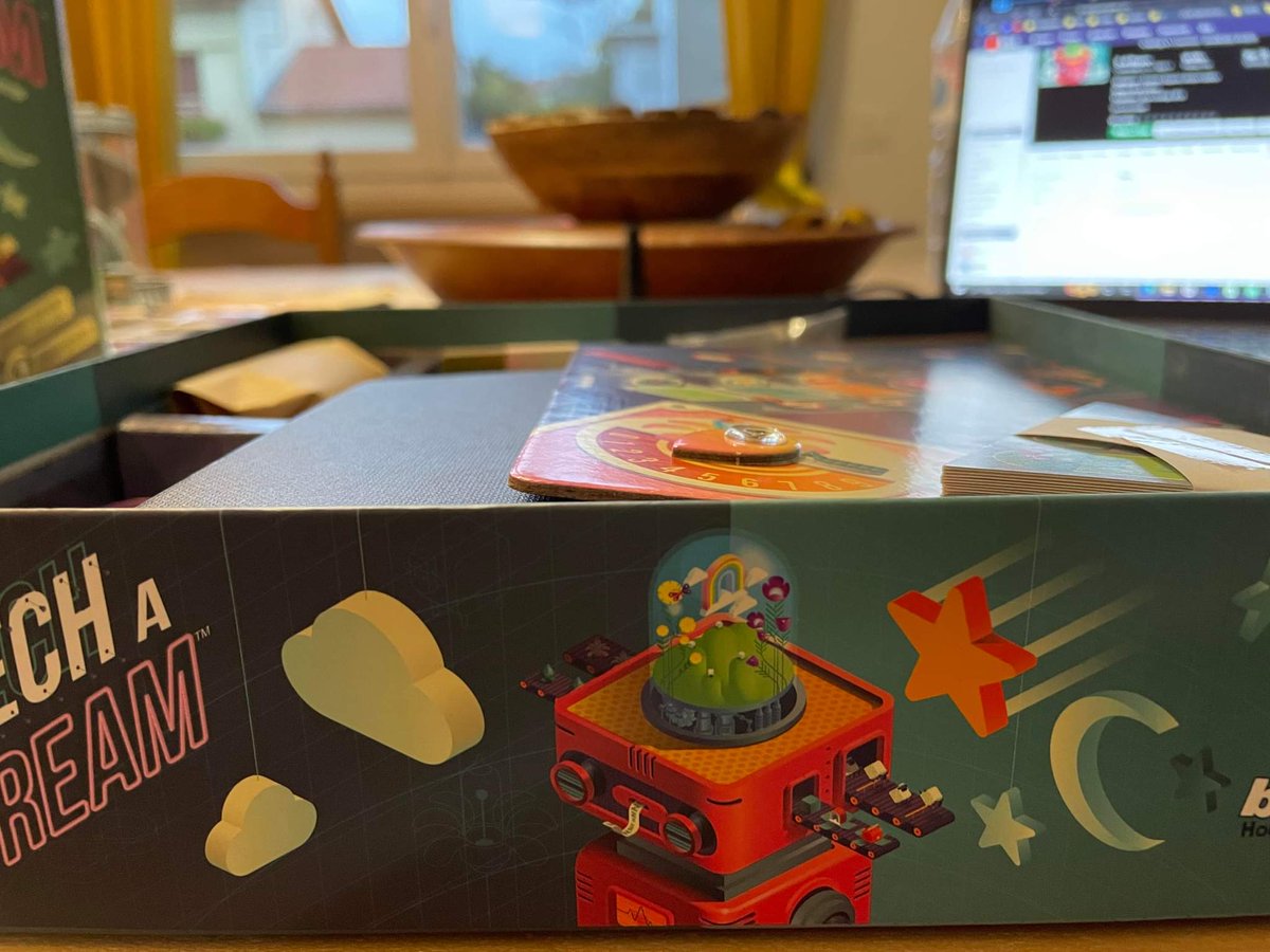 L'une de nos belles découverte de ce #spiel22 c'est Mech a Dream chez <a href="/blueorangenews/">Blue Orange 🍊</a>, on adore ! 
Par contre vous auriez pas un petit tips pour le ranger une fois monté, on galère un peu ?