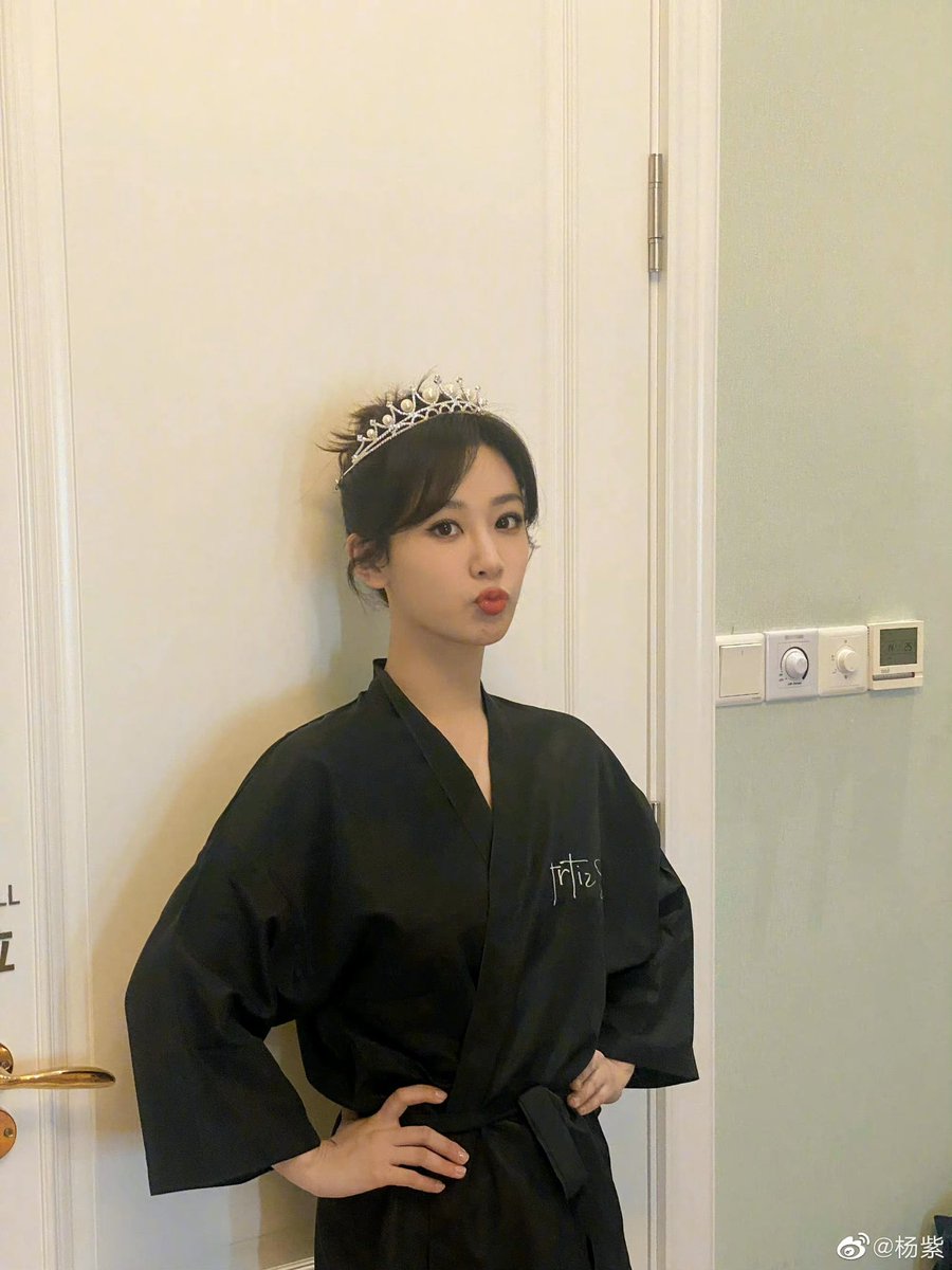 yangzi_official's tweet photo. 图我放这了 缺个文案

#YangZi #杨紫 https://t.co/JfDlFEu88T