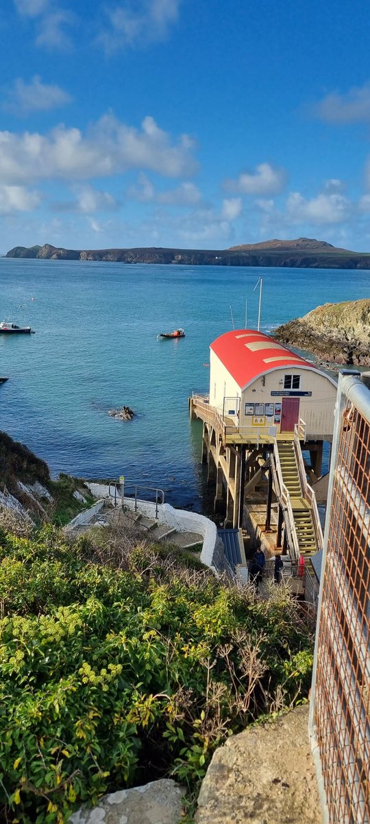 ruthrwltd's tweet photo. @PolruanPilot Mine = St Justinian's overlooking Ramsey Sound 😊🏴󠁧󠁢󠁷󠁬󠁳󠁿😊 https://t.co/7fd3izsfeR