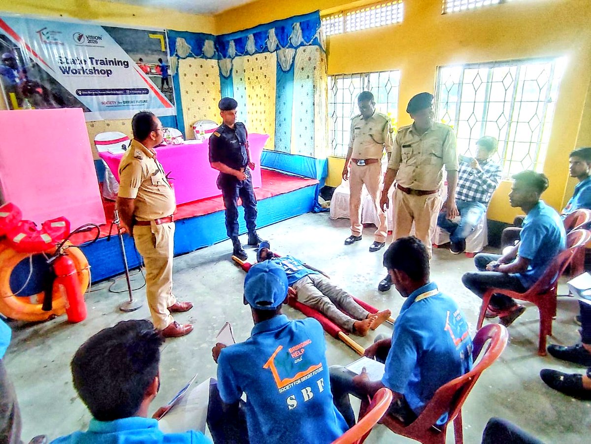sbfparivar's tweet photo. Two-day training workshop on Disaster Management was organized by Society for Bright Future (SBF) on 8th – 9th October 2022, at Barpeta, Assam in which 50 volunteers were trained in First Aid, CPR, Fire Fighting, River Crossing, Rescue etc.
#sbfindia #workshop #AssamWorkshop https://t.co/OGdCGgLwvb