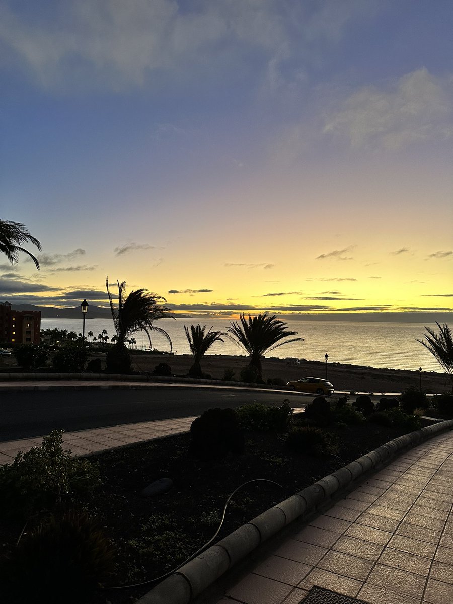 thereadingpara's tweet photo. Good morning! Up with the sunrise again this morning to do my last run of the holiday. #YorkshireMarathon on Sunday! π± #JulesLeave #Fuerteventura π
https://t.co/BPlIey572G