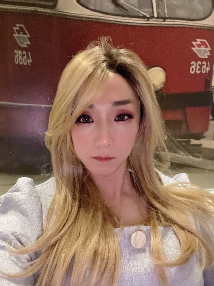 레드애플 갔던 그 주 목요일~ 미리 메컵 연습해봄~ 이제 방구석 시디 그만하고 나도 추억거리 많 이 많들어 봐야겠다아~ ㅋㄷㅋㄷ (사진은 그저 사진일 뿐....) #레드애플 #시디 #부산