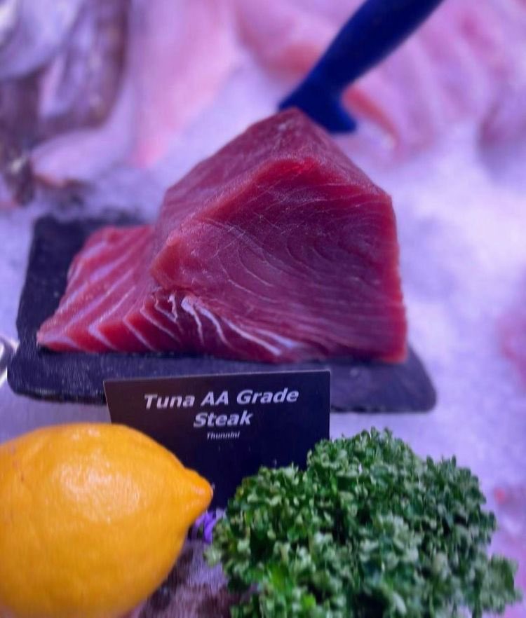 BeshoffsofHowth's tweet image. Our Fishmongers Choice😋 - Quick &amp;amp; Easy Raw Tuna Bruschetta. •500g Tuna loin, •2 Dried red chillies crumbled. •Lemon, cut into quarters •Extra virgin olive oil. For the Bruschetta: 4 slices of sourdough bread •Garlic clove peeled &amp;amp; extra virgin olive oil. chillies