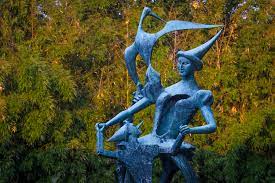 mariobianchi18's tweet photo. L’#11ottobre 1913 nasceva #EmilioGreco. Scultore. Iniziò 13enne a lavorare come apprendista scalpellino, ebbe grandissima popolarità con il monumento Pinocchio e la Fatina (1956) per il paese di Collodi. "Greco è il più grande disegnatore che abbiamo in Europa" (Picasso, 1961). https://t.co/xXALEa743q