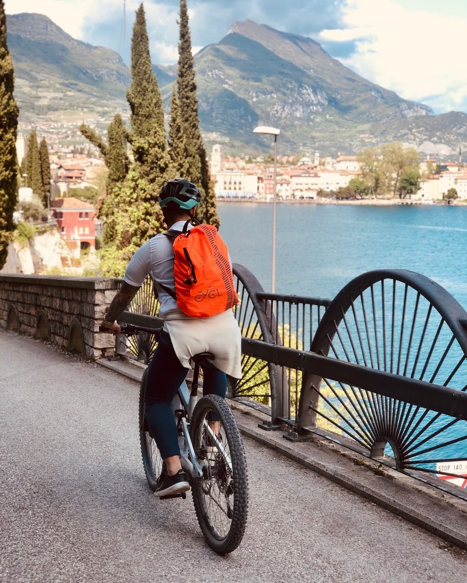 WHAT DID YOU NOTICE FIRST? 👀

That’s exactly what we aim to accomplish, create the best electric scooter and bike accessories to make you visible.

Safety on two wheels is our first mission!

What did you notice first, the landscape or our backpack cover? 🤩

#electricscooters