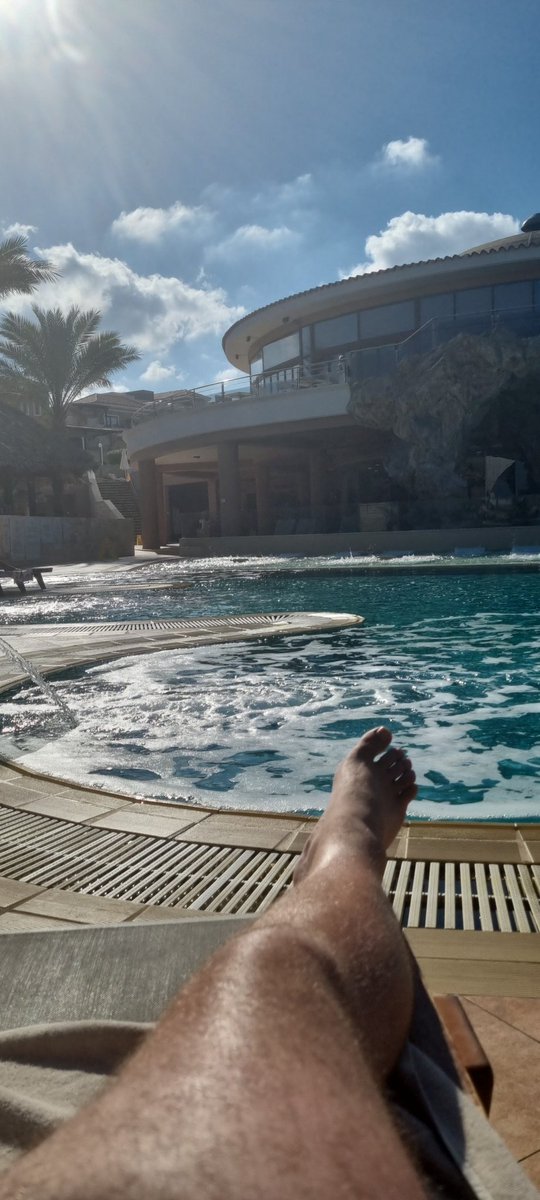 aggigas's tweet image. And chill 😁😁