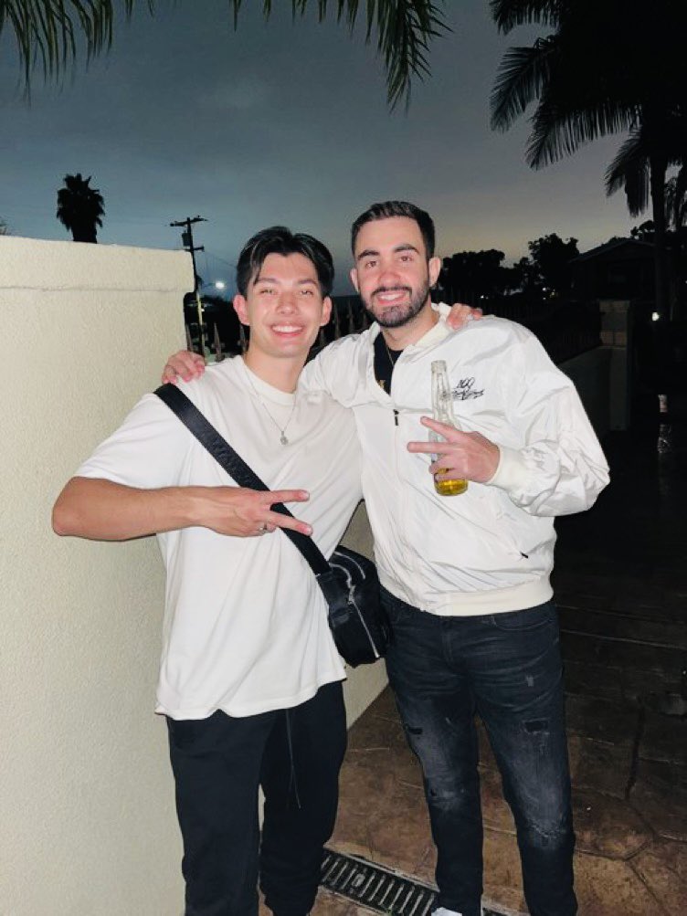 JuyZi_'s tweet photo. I love you guys alot man this whole trip was just so amazing and fun. Met so many friends and made so many nice memories @MrGreekGod_ @aucheezy @playitshady @DevalPatel5 I’ll try to post some more pics soon. Much love everyone ❤️ https://t.co/8GGkZ2CNEU