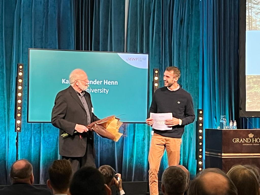 Congratulations Alexander Henn from <a href="/AaltoUniversity/">Aalto University</a> and sponsored by <a href="/puunjalostajat/">Puunjalostusins. ry</a> for winning the Young Researcher's' Challenge 2022 @MW_Prize! Both the jury and fellow researchers selected Alexander's 3MT presentation as the best in class - well done! #marcuswallenbergprize