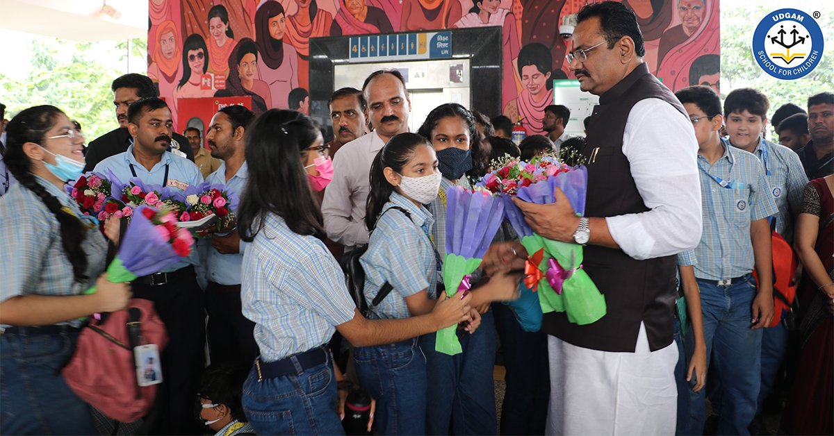 UdgamSchool's tweet photo. Glimpses of the Metro ride with the honorable Education Minister Shri Jitendra Vaghani @jitu_vaghani organized for students on Saturday as part of Gujarat Government's efforts to raise awareness in which more than 1000 Udgamites participated.
#Ahmedabad #AhmedabadMetro

@mgchoksi https://t.co/39OgtzSnw8