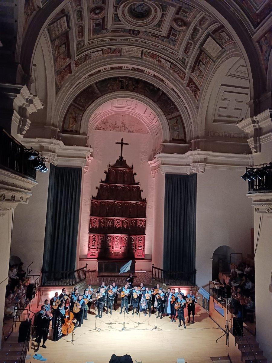 tunaletras's tweet photo. Nos venimos de Úbeda con el segundo premio a la mejor tuna en el certamen, Andrés Vandelvira, celebrado en el Hospital de Santiago. 8/10/22 @LetrasUma @culturauma https://t.co/RKUOlnReDs