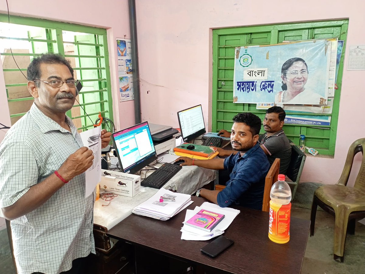 BSKendras's tweet photo. Hooghly people if you want to avoid waiting in long line-ups to pay your bills, etc. visit your local Bangla Sahayata Kendra. Now you can benefit from government services in the closest BSK  in your region. Visit your nearest BSK Centre here: https://t.co/5T7Ddo7FrS #BSKendras https://t.co/wswXCLKosk