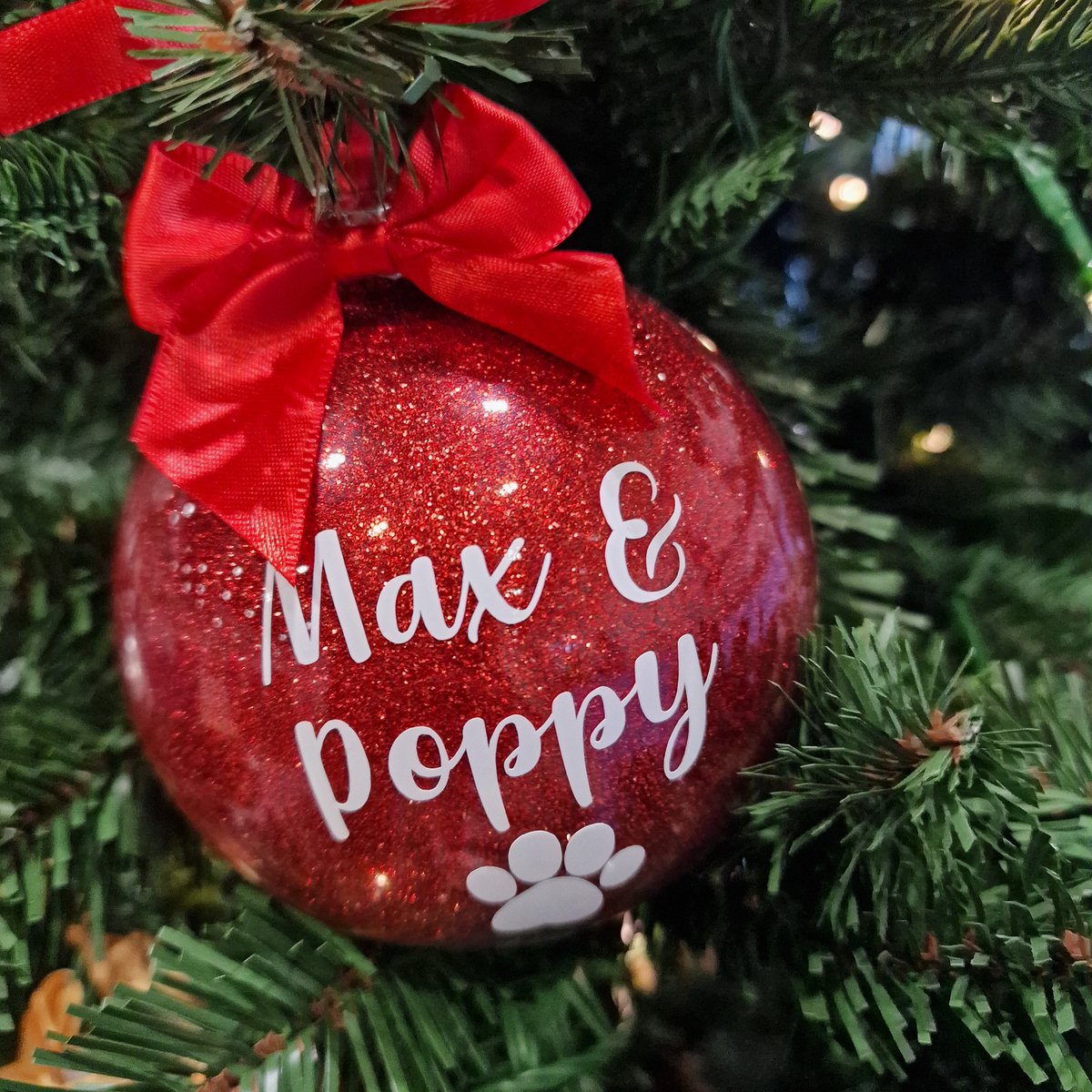 The_LabelLady's tweet photo. Launching Friday! Personalised baubles 17 colour choices, glitter, and feather options. At 10cm, they are a standout on any tree ✨️ https://t.co/dxlxNs8onI