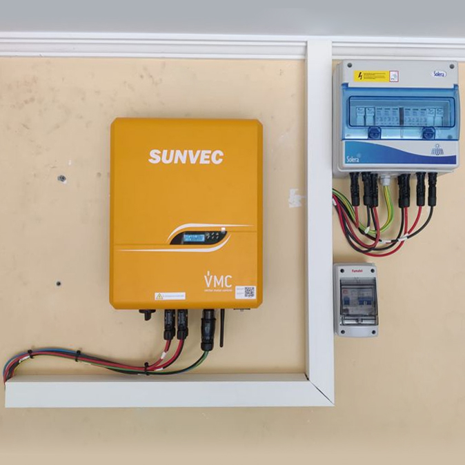Vector__Energy's tweet photo. ☀Nos encanta ver instalaciones de autoconsumo con inversores SUNVEC, como esta con un inversor de red de 5kW suministrado por @CefEspana
Más información: https://t.co/HUsxH7SuUw
#fotovoltaica #energiasrenovables #autoconsumo #SUNVEC #inversor #solar https://t.co/iOHSiW2ZtT
