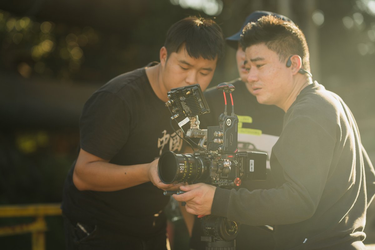 Hollyland_Tech's tweet photo. Is there a moment at work you are most proud of? #CosmoC1 #Hollyland #WirelessAVTransmission https://t.co/BLgTt1BNJm