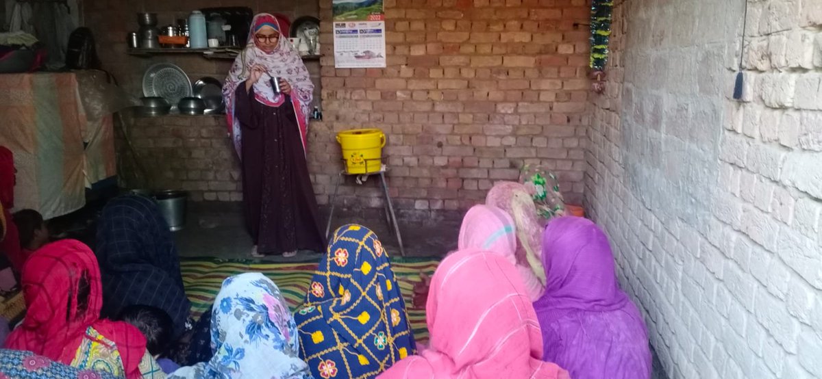SRSO_Official's tweet photo. Social Mobilization Team of Larkana conducted #healthandhygiene session with VO Islam Malgani of UC Baqapur in taluka Bakrani. Emphasis on #handwashing, boiling water, using water purifying tablets & maintaining good #hygiene. 20 families were provided #waterpurificationtablets. https://t.co/QJBrng1NnQ