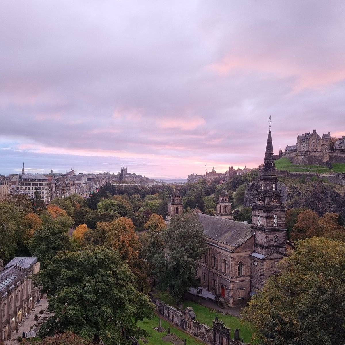 TPastries's tweet photo. Me: I'd like to make a restaurant reservation please.
Concierge: Oh sure sir! What's the surname? 
Me: Mahmoud
Concierge: Macmood, sounds Scottish!
Me: Aye! 😉
#edinburgh #clanmacmood #freemembership #goodmorning https://t.co/W6WYz5pEQX