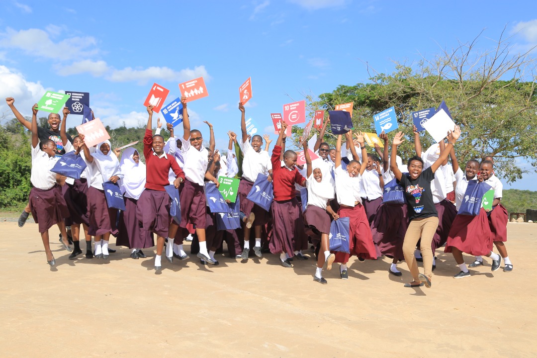 Today we mark the International Day of the #Girlchild by celebrating the lives and achievements of girls across the world. Investing in girls is investing in our common future, let us support and protect them.