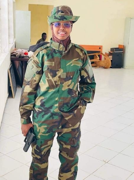 AhmedMaxamed_'s tweet photo. Name: Muna Mohamed.
Profession: Doctor and a soldier
Current Assignment: At the frontline with Mudulood Macawisley waging war against Alshabaab terrorists. https://t.co/n9twg2uCPy