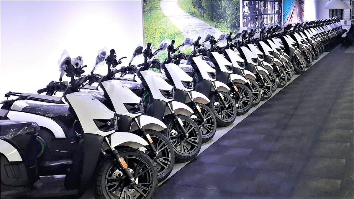 EMilerscom's tweet image. Vandaag wordt voor de 2e keer de Piet Kruijt award uitgereikt tijdens @ecomobiel. Trots zijn wij op dit eerbetoon aan Piet, oprichter van E-Milers.com. Maar wat maakte Piet tot die visionair? Een overzicht dat bijna 20 jaar geleden begon: e-milers.com/blog/detail/sC…