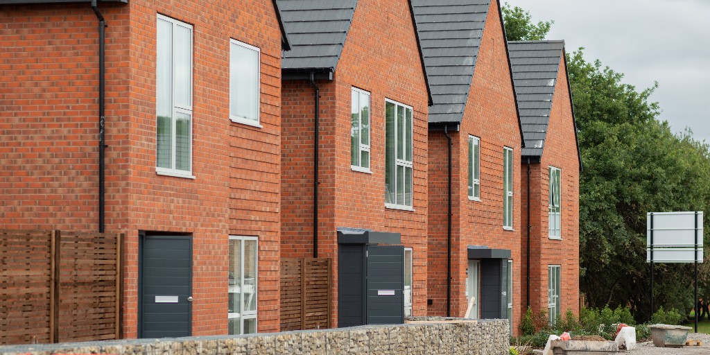 Introducing #Glisk - a new #sustainable @NorthstoneUK community with homes available to rent from Letta - a partnership with @WeAreRedwing & @TheRegendaGroup. 🏘️ When complete, Glisk will boast 218 homes, set within extensive community #greenspaces. 🔗: peellandp.co.uk/news-and-views…